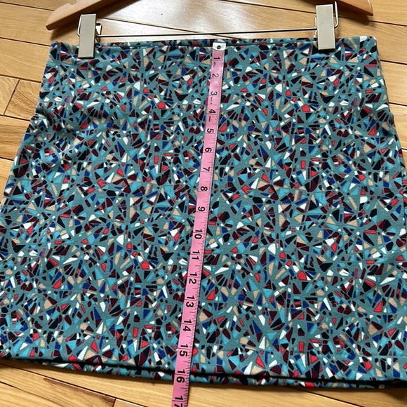 BCBGeneration Mini Skirt Size L 4” Wide Elastic Waist Awesome Print Poly Blend - Picture 5 of 9